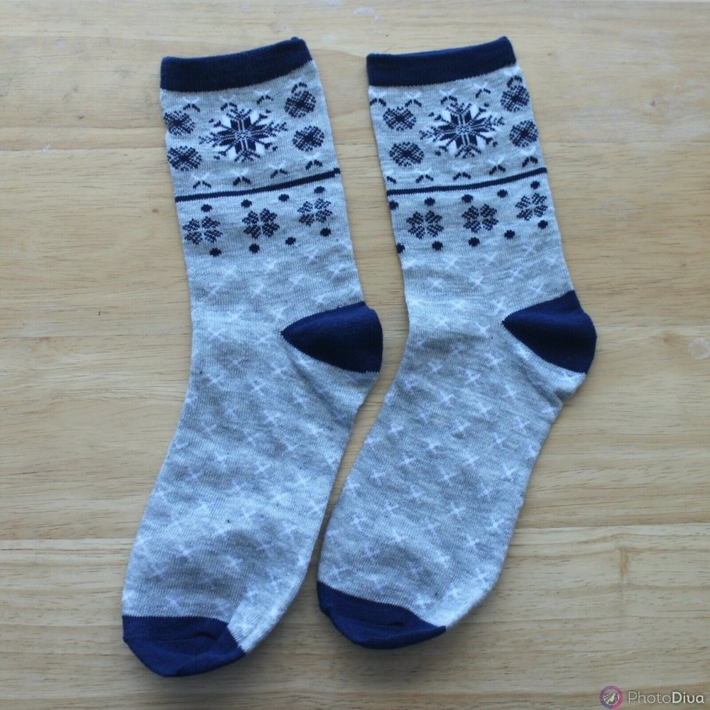 Woman's Fair Isle Print Socks, Gray with Navy Blue and White, New Without Tags